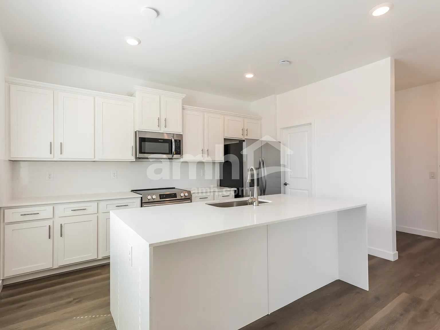 4 bed, 2.5 bath, 2240 sqft, $2,385 — Photo 4