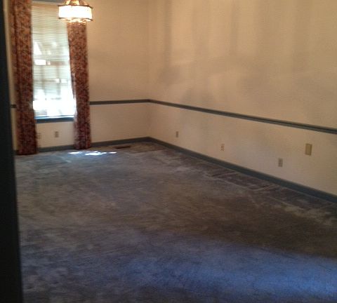 MASTWER BD SETTING ROOM