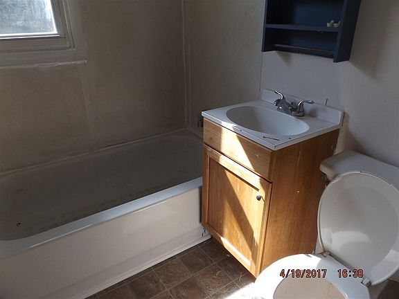 5th image of 1701 S Oakdale Dr