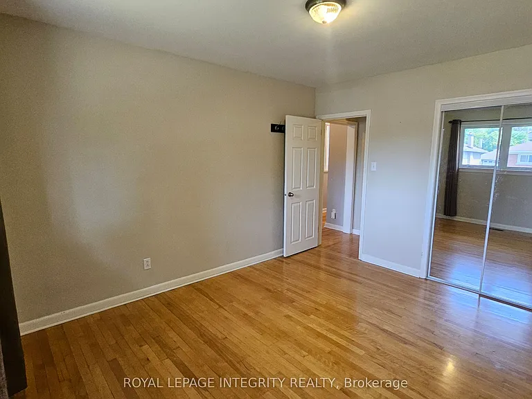 1764 Gage Cres — Photo 20