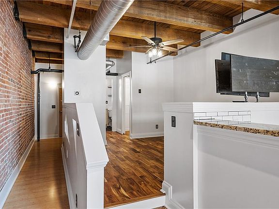 5th image of 700 Broadway Blvd #402