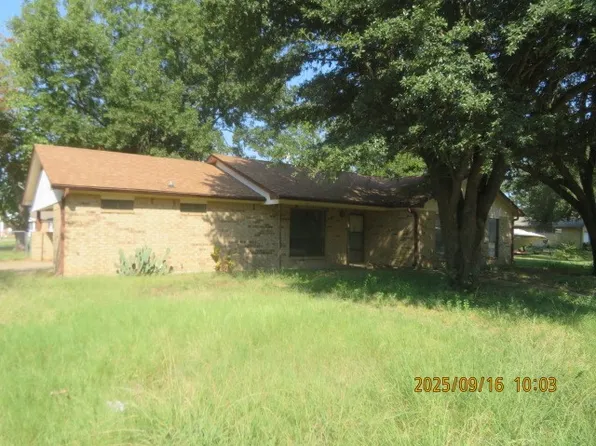 221 N 1st St, Mabank, TX 75147