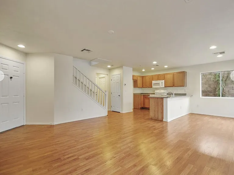 3825 Bayamon St — Photo 3