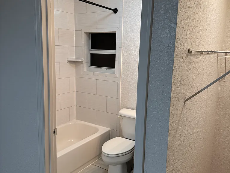 109 N Oakland St #1A — Photo 8