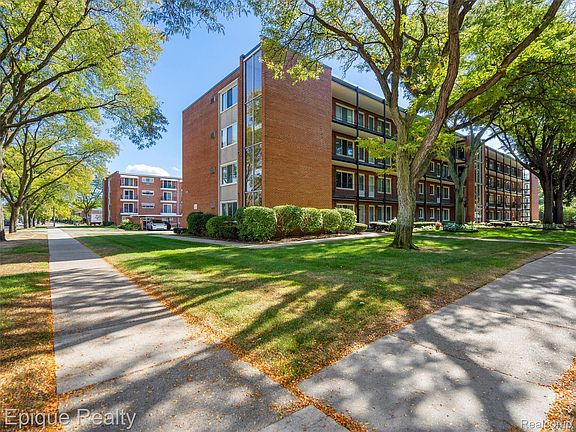 3rd image of 2915 W 13 Mile Rd #Apt 101