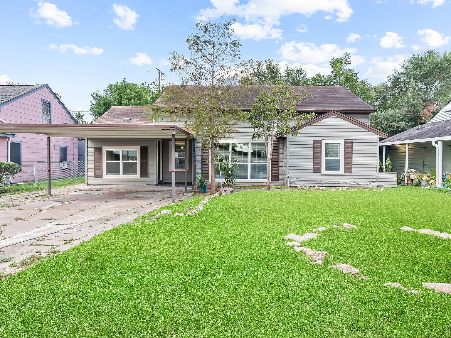 4 bed, 2.0 bath, 2060 sqft, $1,900 — Photo 2