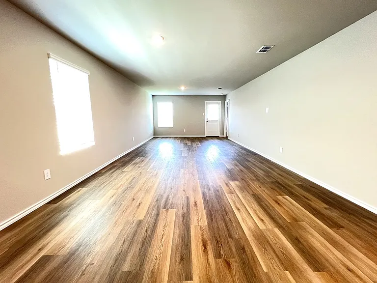 5557 Rollins Dr — Photo 4
