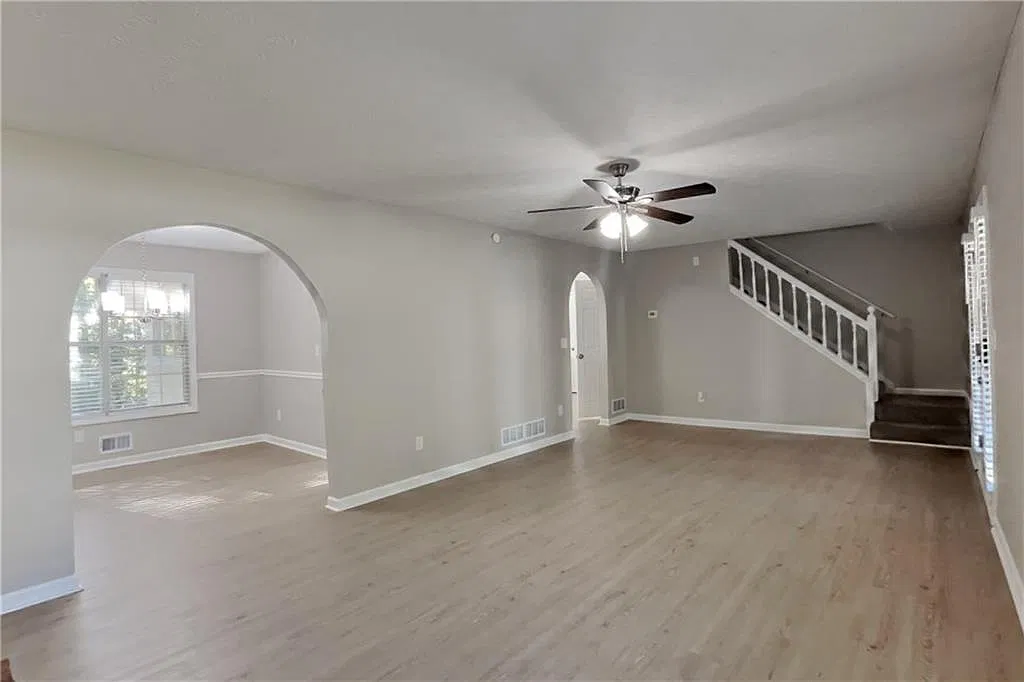 3 bed, 2.5 bath, 2558 sqft, $2,350 — Photo 3