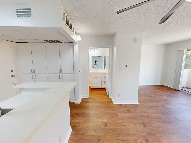 Regency Detroit Apartments — Photo 14