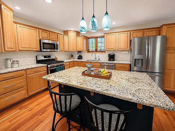 4th image of 710 Platt Way
