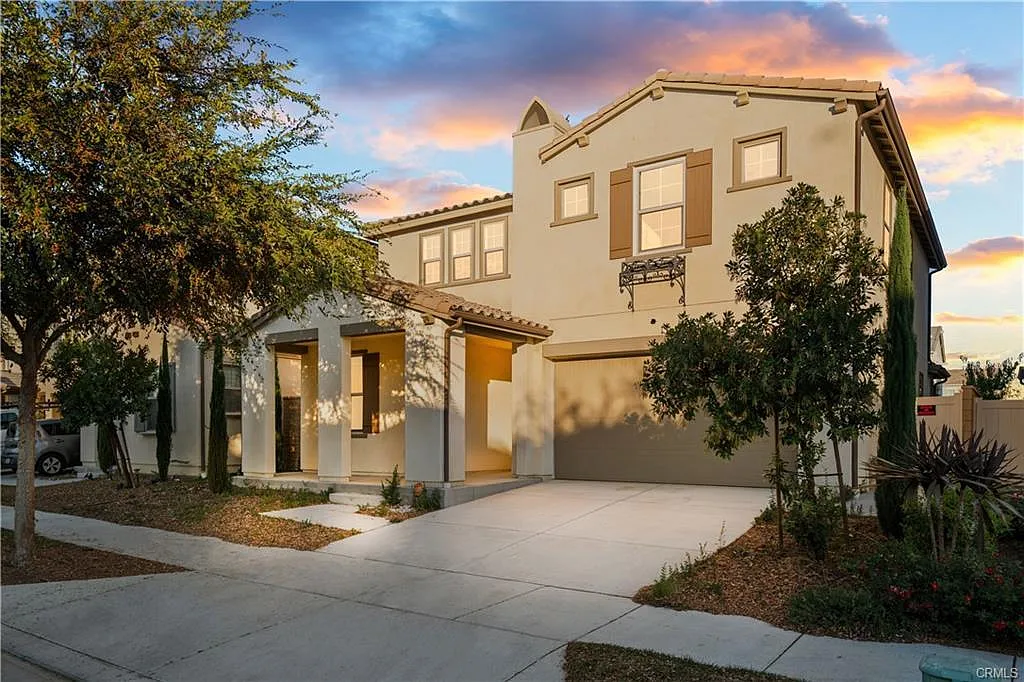 4 bed, 2536 sqft, $3,900 — Photo 1