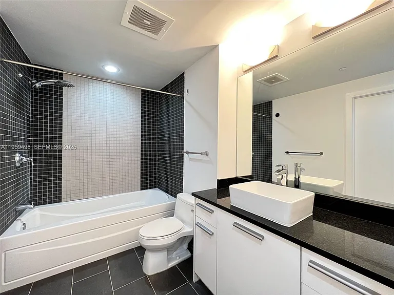 1060 Brickell Ave — Photo 9