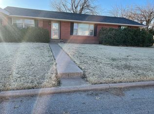 12 W Hilltop Dr, Carnegie, OK 73015