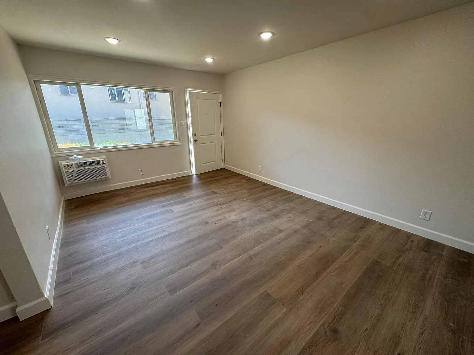 1 bed, 650 sqft, $2,000 — Photo 4