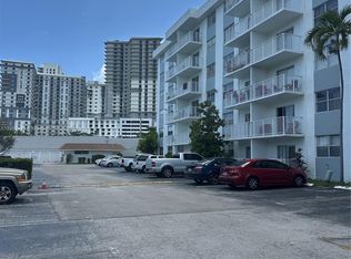 16465 NE 22nd Ave APT 212, North Miami Beach, FL 33160
