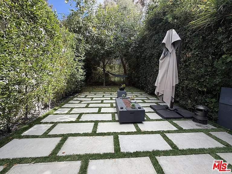 15122 Morrison St — Photo 42