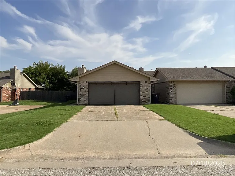 8121 NW 120th St — Photo 1
