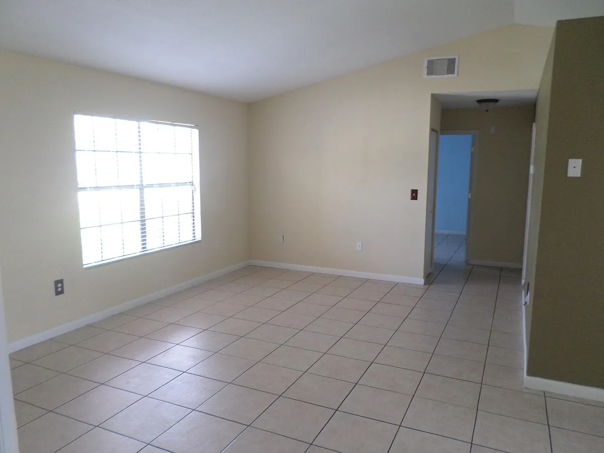 Building Photo - 658 Dromedary Ct
