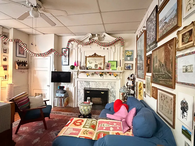 2049 Chestnut St #2R — Photo 2