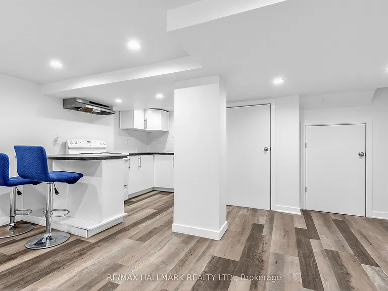 10 Hartley Ave #BASEMENT — Photo 14