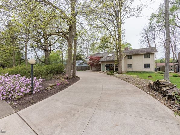 10830 Gate Post Rd, Strongsville, OH 44149