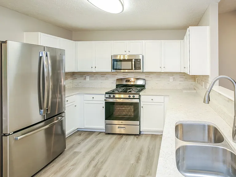 10607 Pickens Ct — Photo 7