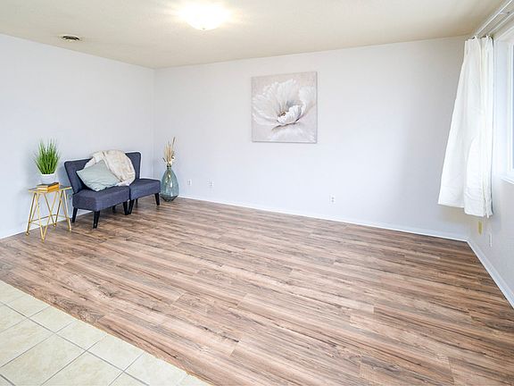 4th image of 1715 Willow St #F