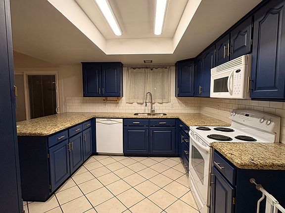3rd image of 3528 W New World Dr