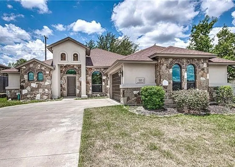7107 Andalucia Ln — Photo 33