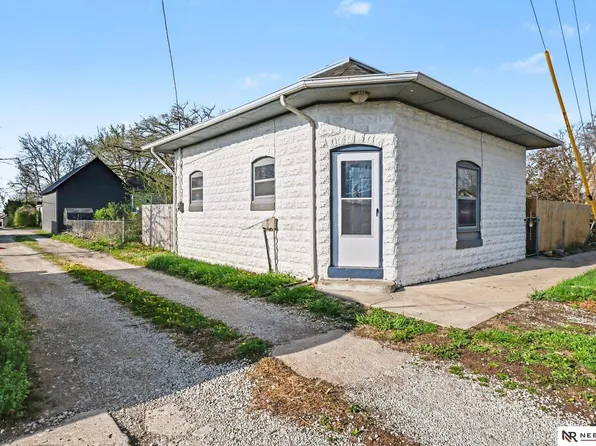 435 E St, Eagle, NE 68347