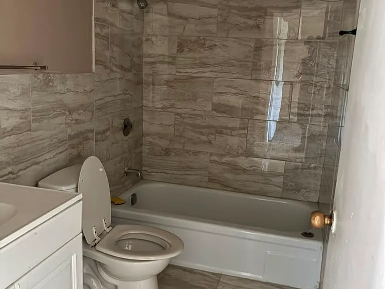 553 Ashland Ave #F — Photo 2