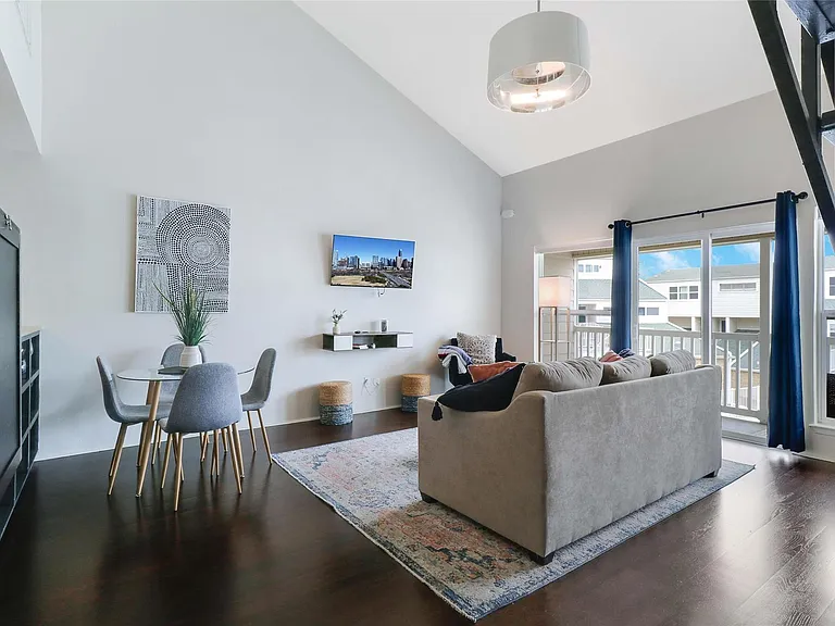 1818 S Lakeshore Blvd #32 — Photo 1
