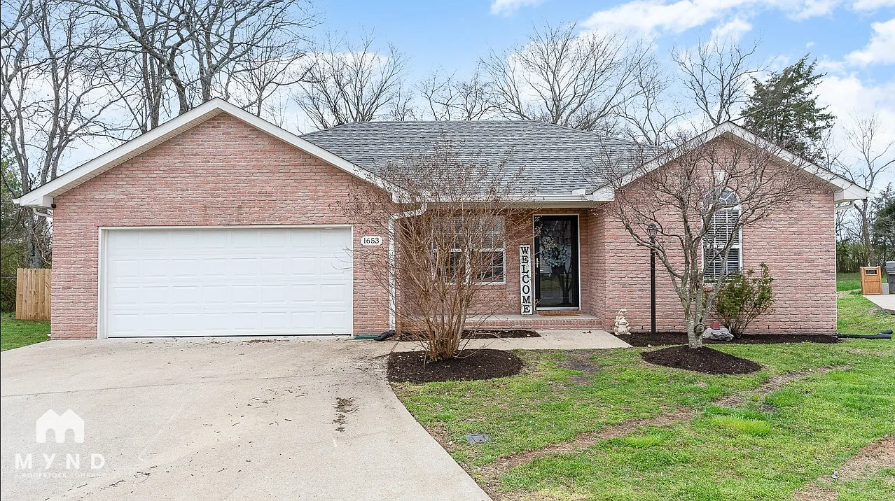 3 bed, 2.0 bath, 1413 sqft, $2,105 — Photo 1