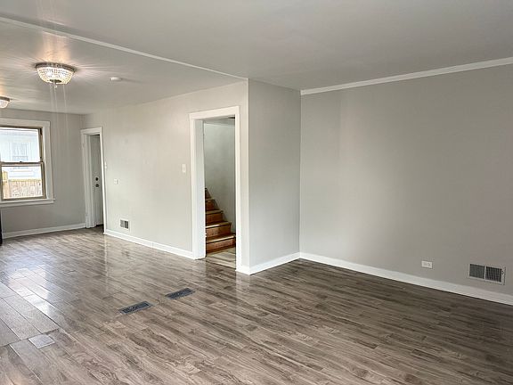 4th image of 11004 S Esmond St