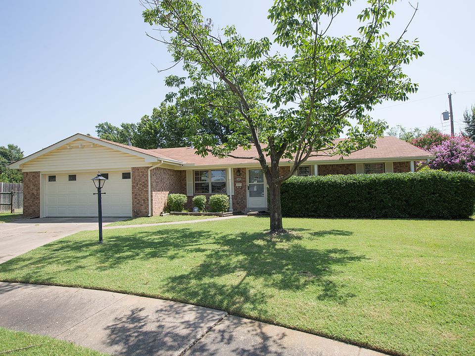 Home sits on a Cul-De Sac