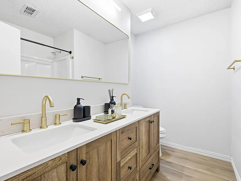 2 Saint Charles Pl — Photo 16