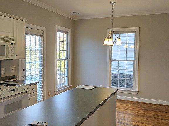 3rd image of 16007 Kelly Park Cir