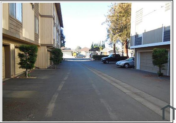 3rd image of 2503 Easton Pl APT 39