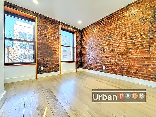 3rd image of 556 Evergreen Ave #3F