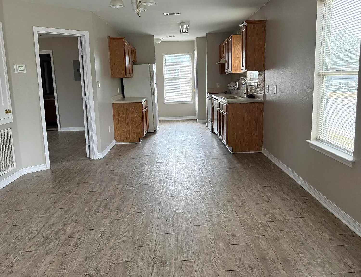 3 bed, 2.0 bath, 1200 sqft, $1,150 — Photo 4