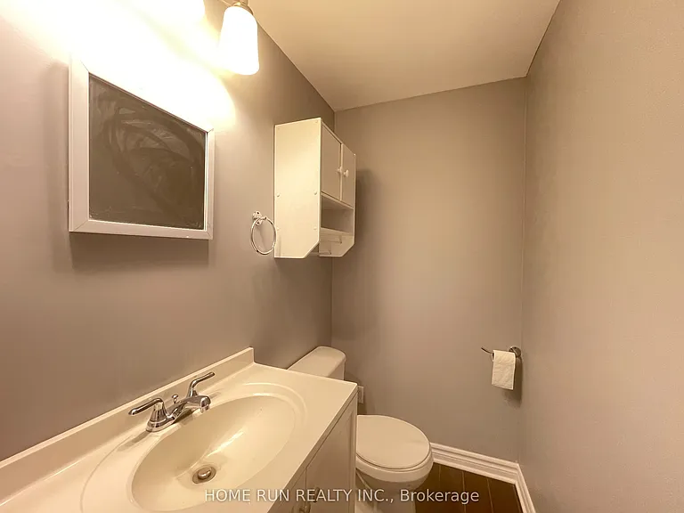 121 Concord St E — Photo 11