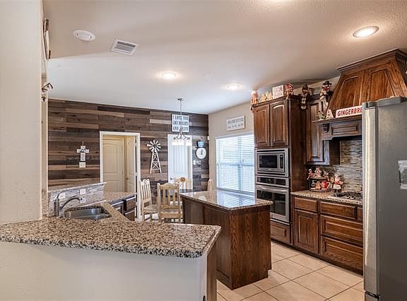 5th image of 1315 Crescent Cove Dr