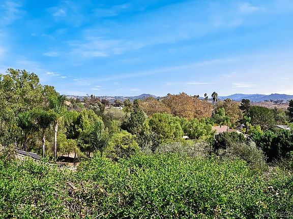 3rd image of 4488 La Canada Rd