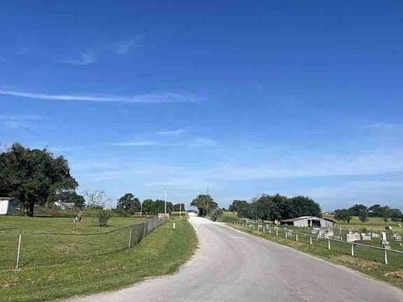 Exterior Neighborhood (street photo)