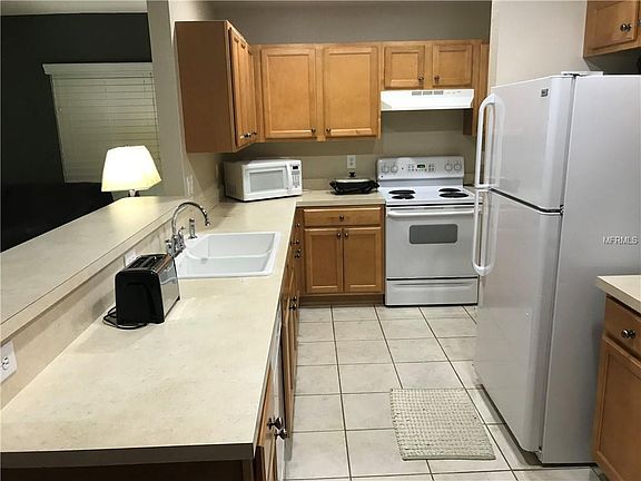 3rd image of 28071 Crestwood Dr