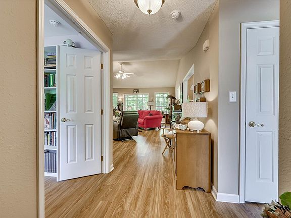 4th image of 205 Candlewick Loop