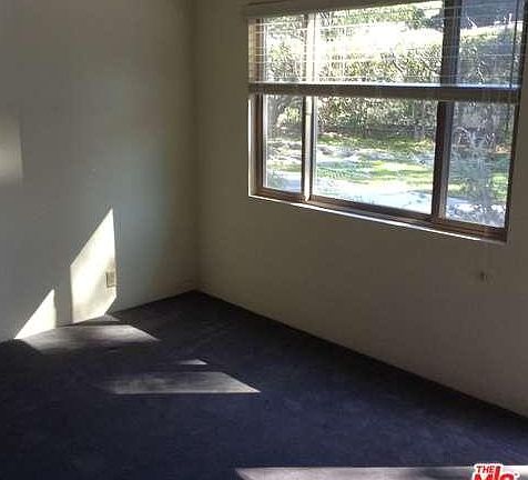 3rd image of 2437 Centinela Ave