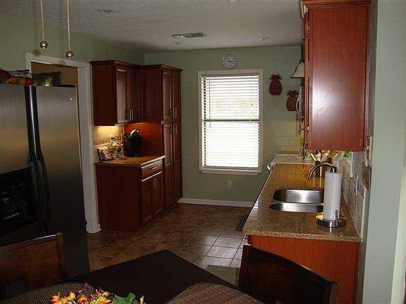 5th image of 501 Barbara Ct