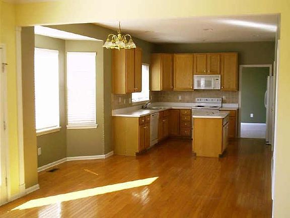 3rd image of 1806 S Bentbrook Dr