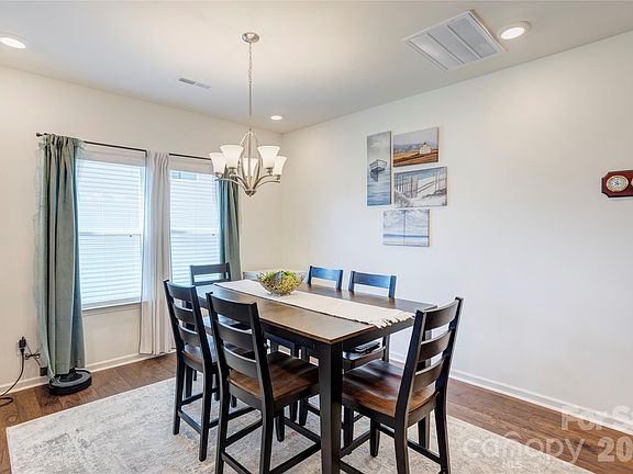 4th image of 6319 Clarisse Dr SW